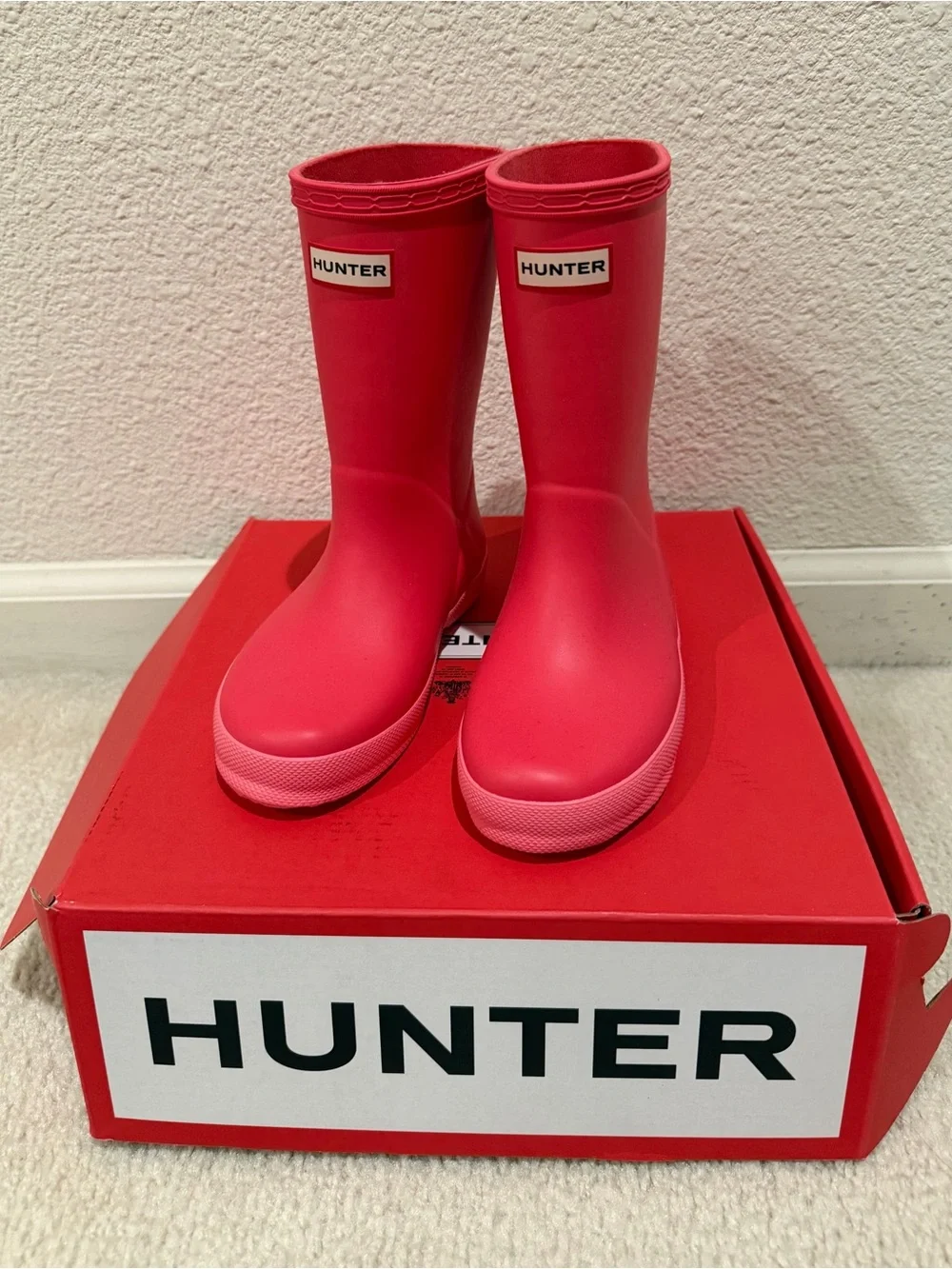 Brand New In Box Hunter Kids First Classic Pink Rubber Rain Boots US 12 UK 11